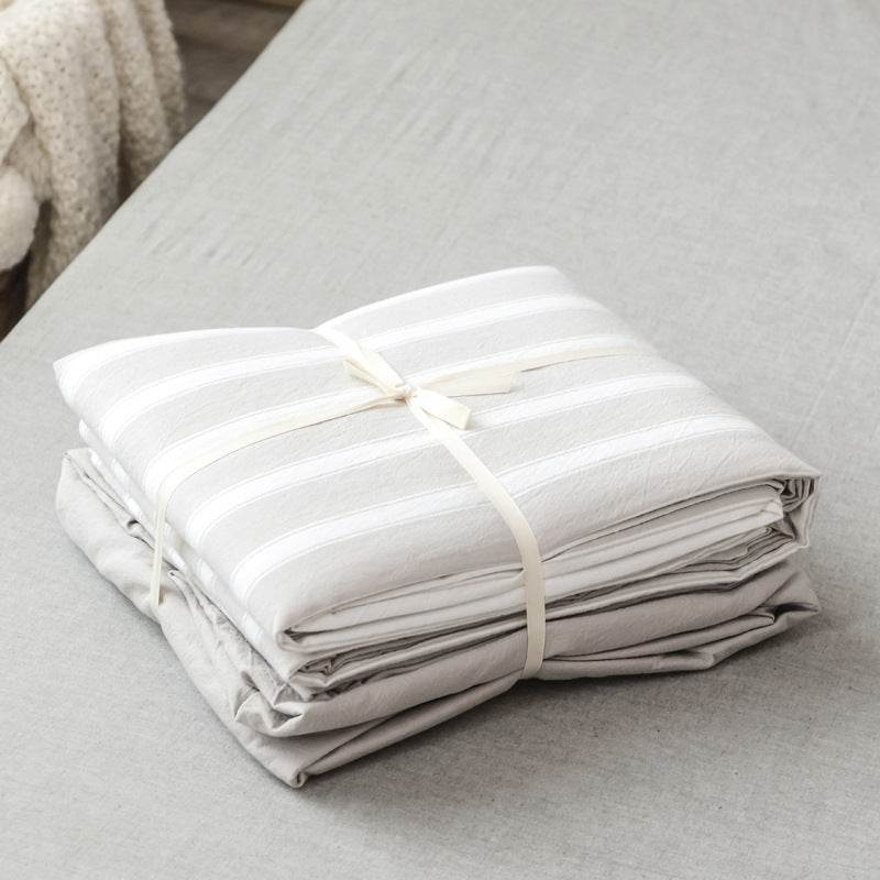 four sets of bedding - Velora