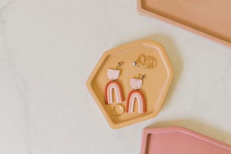 A Beautiful Mess x Etsy Rainbow Earrings https://like2b-uy