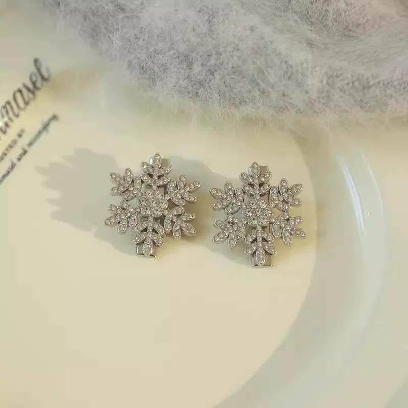 Cyrstal Snowflake Pearl Hair Clip Winter Girls Small Sweet Bobby Pins Women Fashion Retro Flower Hairside Headwear Accessories Hair Jewelry - Velora