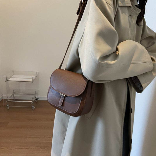 Retro Fashion Clamshell Simple Crossbody Bag - Velora