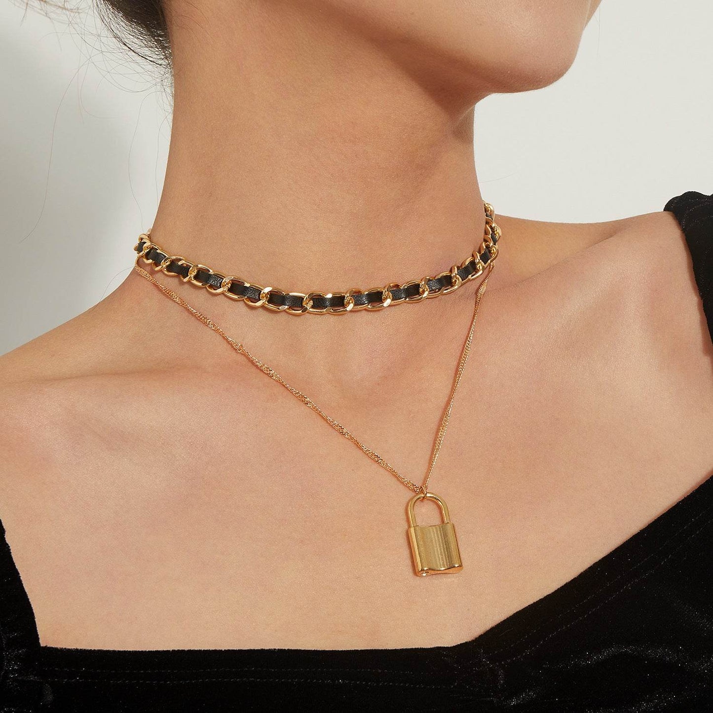 Vintage Chain Lock Pendant Necklace For Women - Velora
