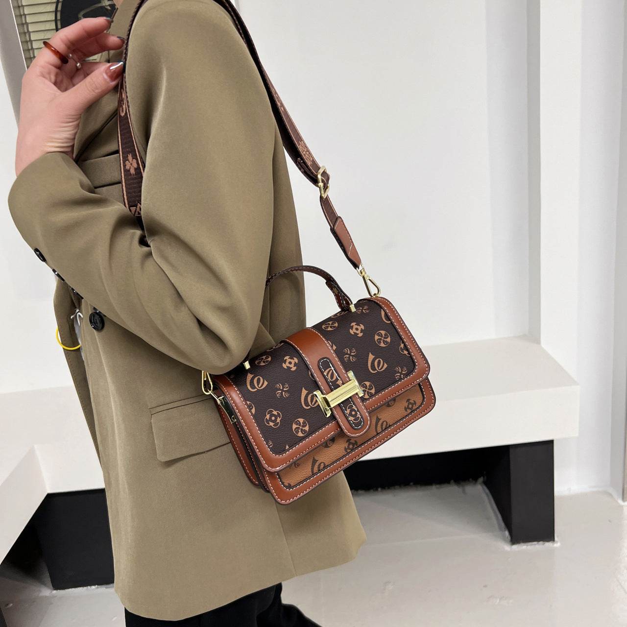 New High-grade flap shoulder crossbody bag for women - Velora