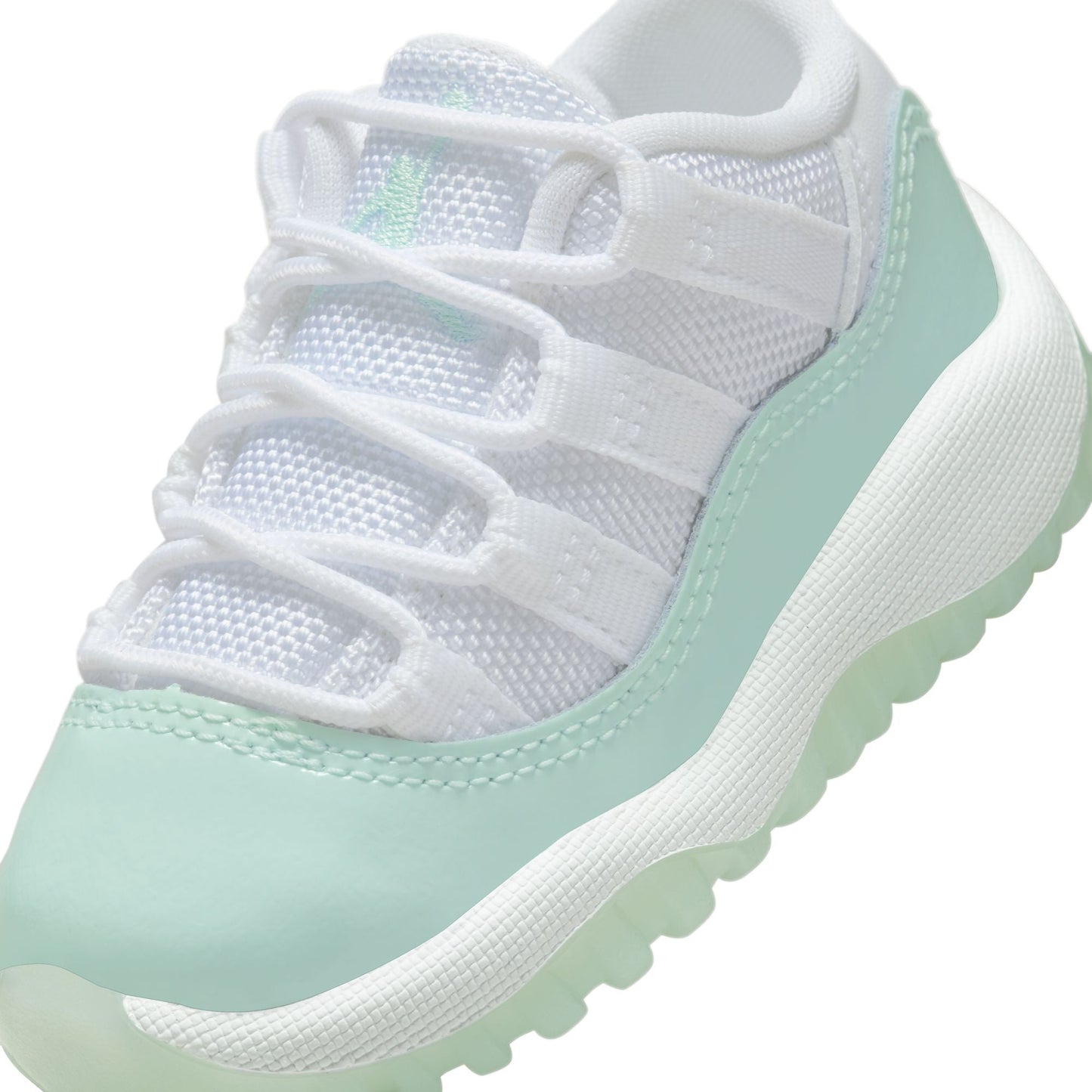 Y Jordan 11 Retro Low "Igloo" 645107-103 - Velora