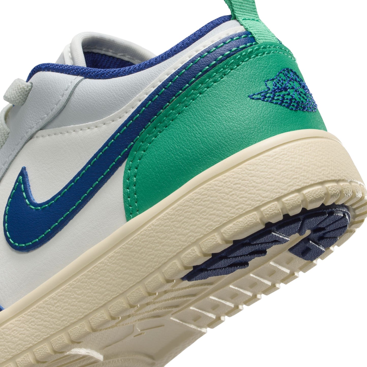 Y Jordan 1 Low Alt DR9748-147 - Velora