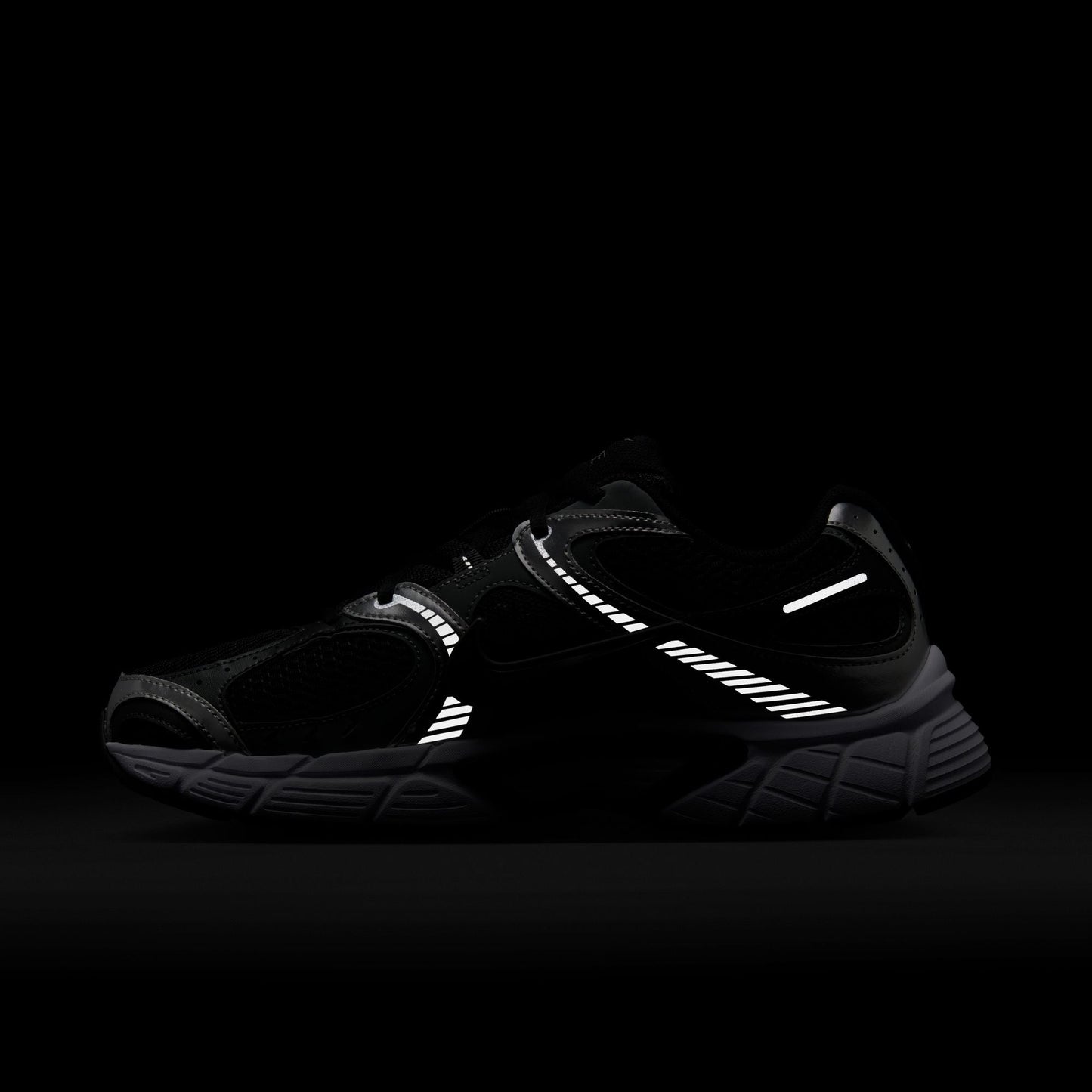 M Nike V5 RNR HJ5228-004 - Velora