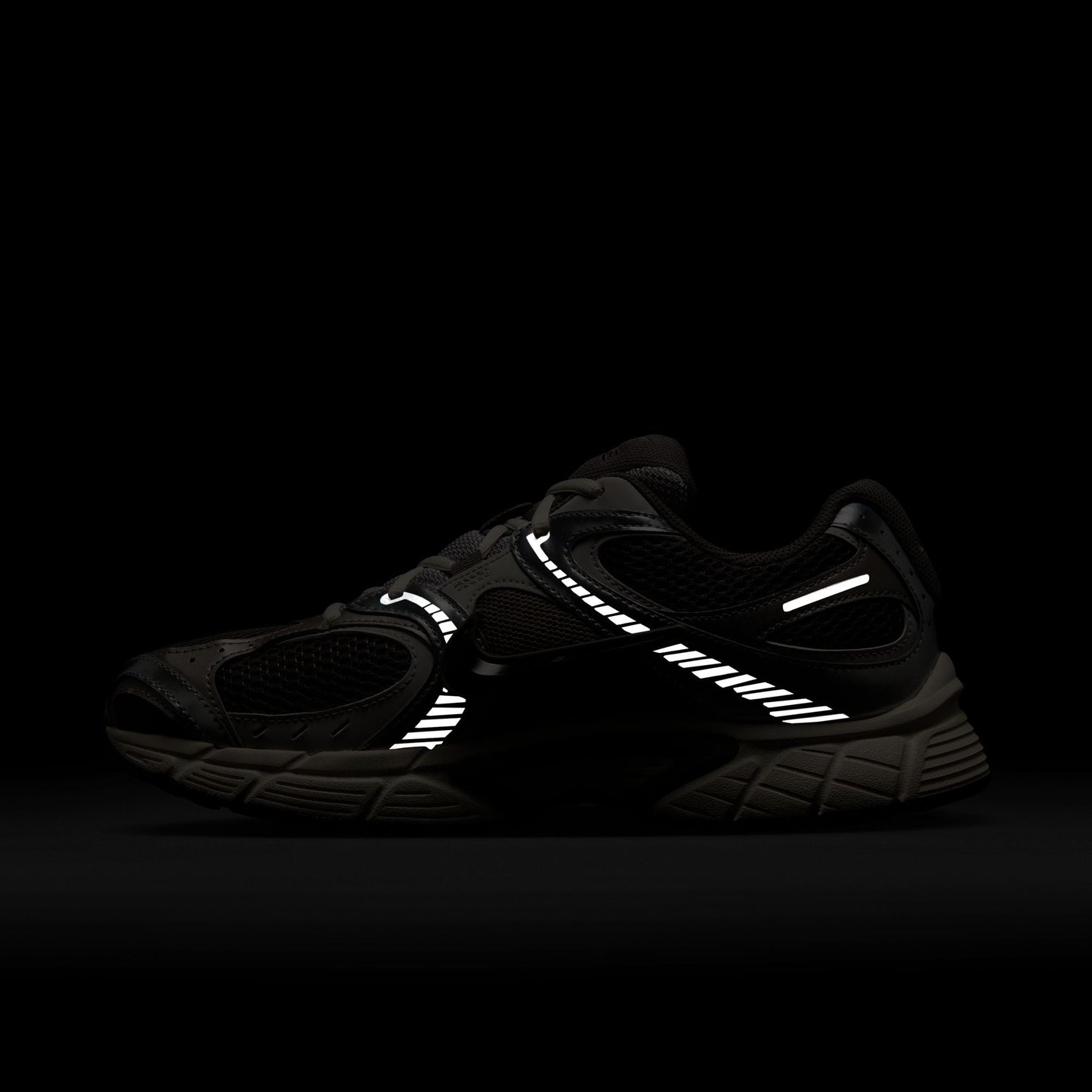 M Nike V5 RNR HJ5228-200 - Velora