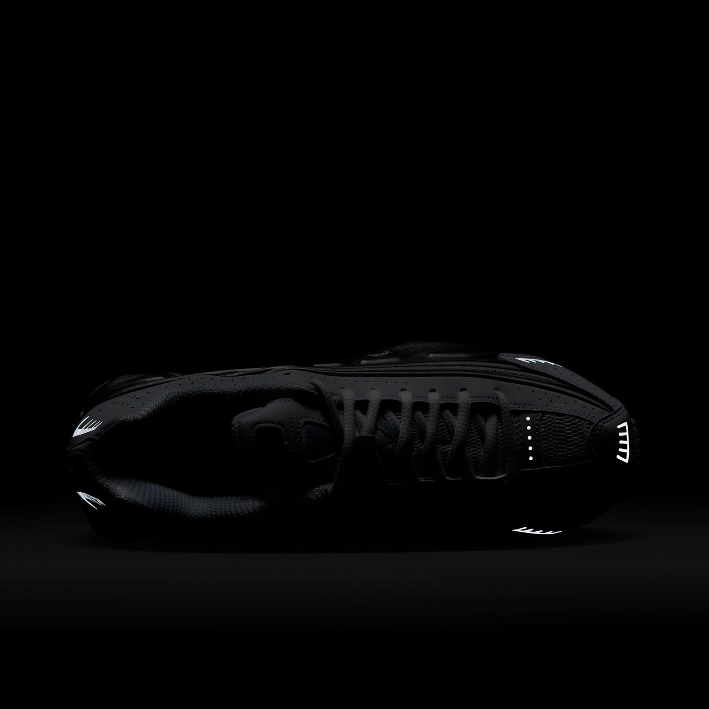 M Nike Shox R4 HQ1988-101 - Velora