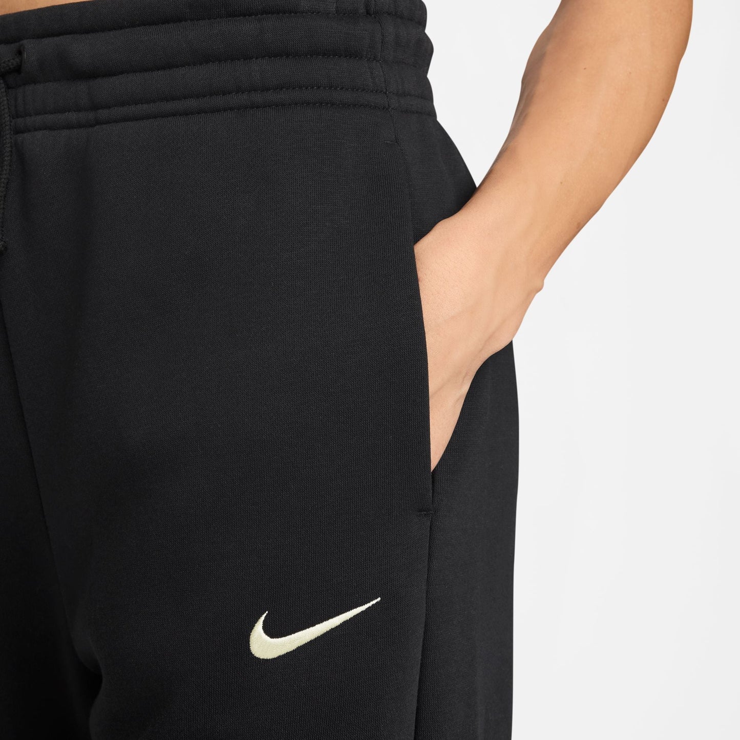 W Nike Sportswear Phoenix Fleece IH1011-010 - Velora