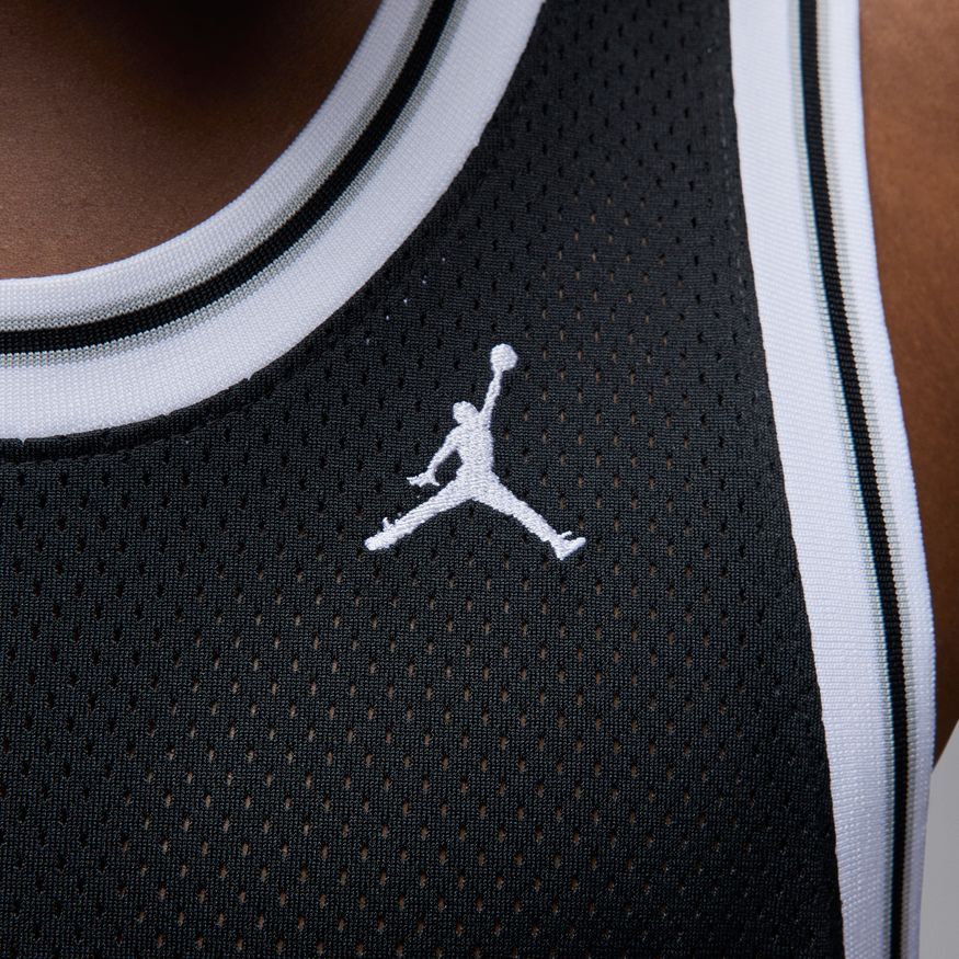 M Jordan Essentials HF9375-010 - Velora