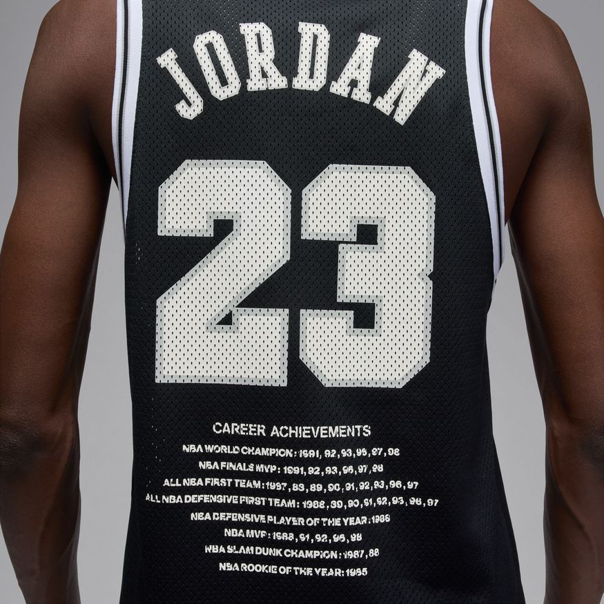 M Jordan Essentials HF9375-010 - Velora