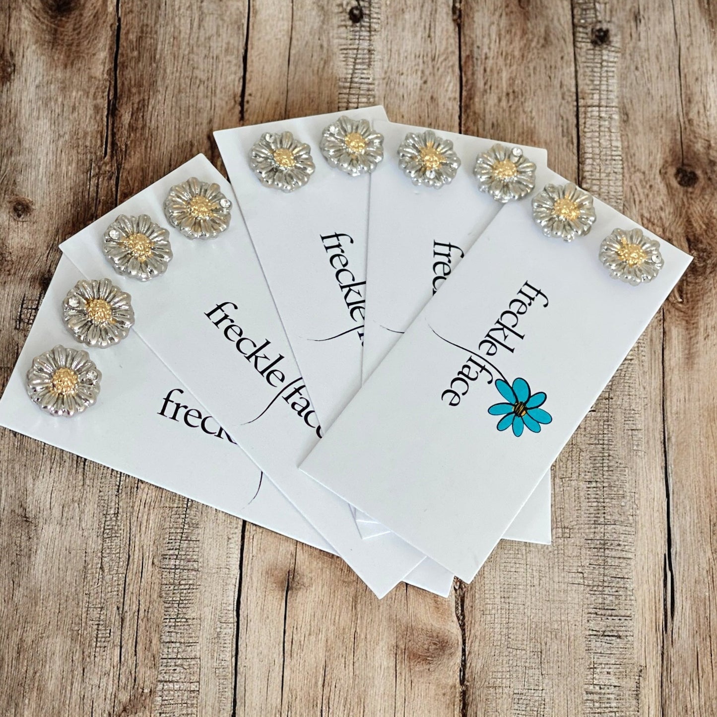 Two Toned Daisy Studs - Velora