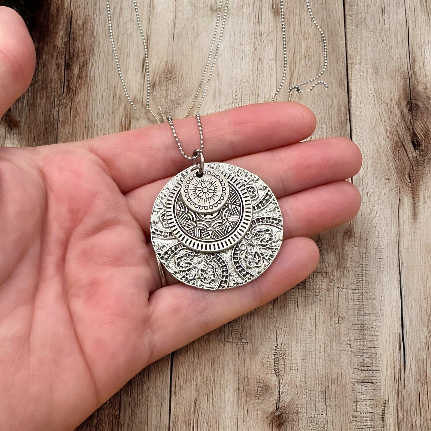 Triple Medallion Pendant Necklace - Velora