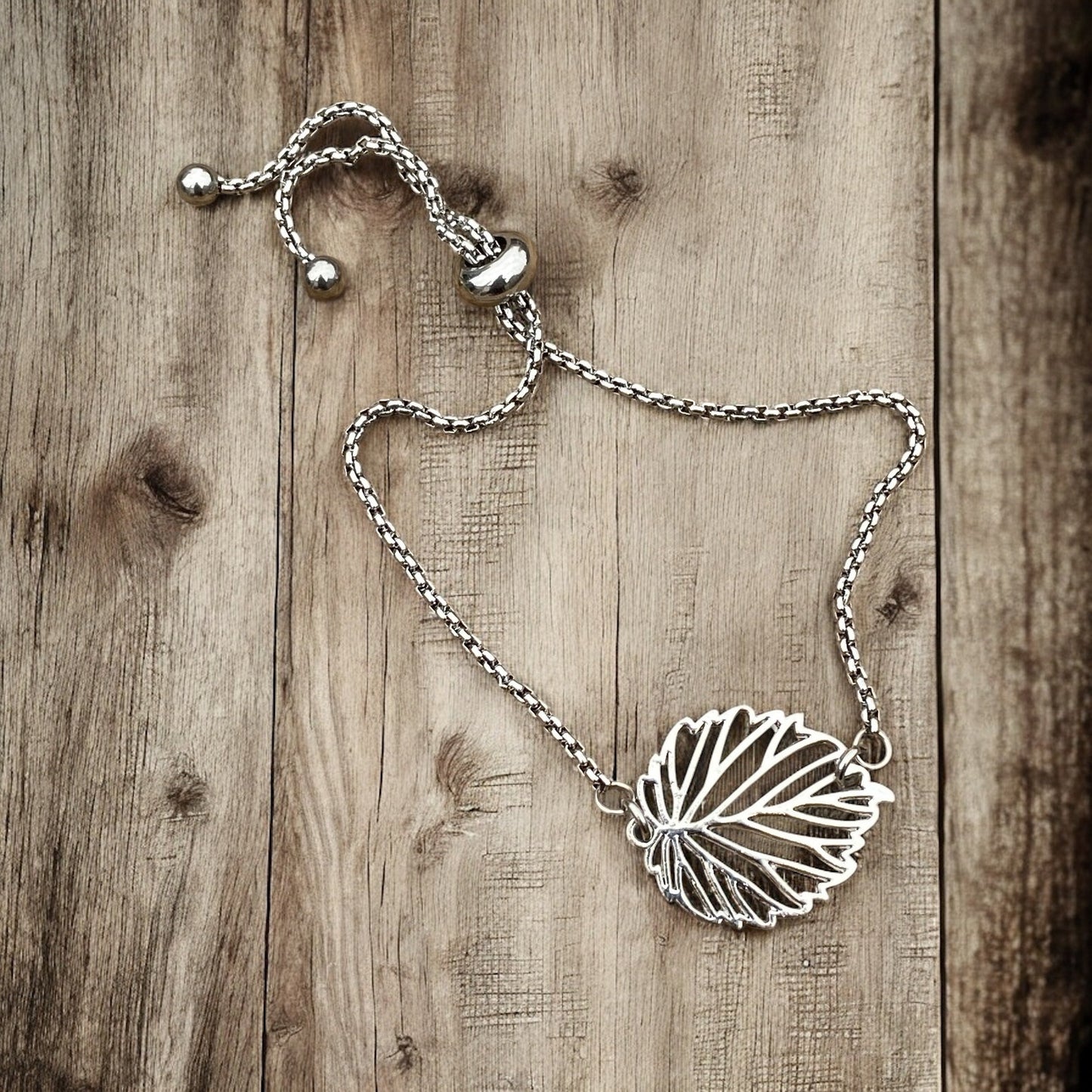 Adjustable Bracelet - Simple Leaf - Velora
