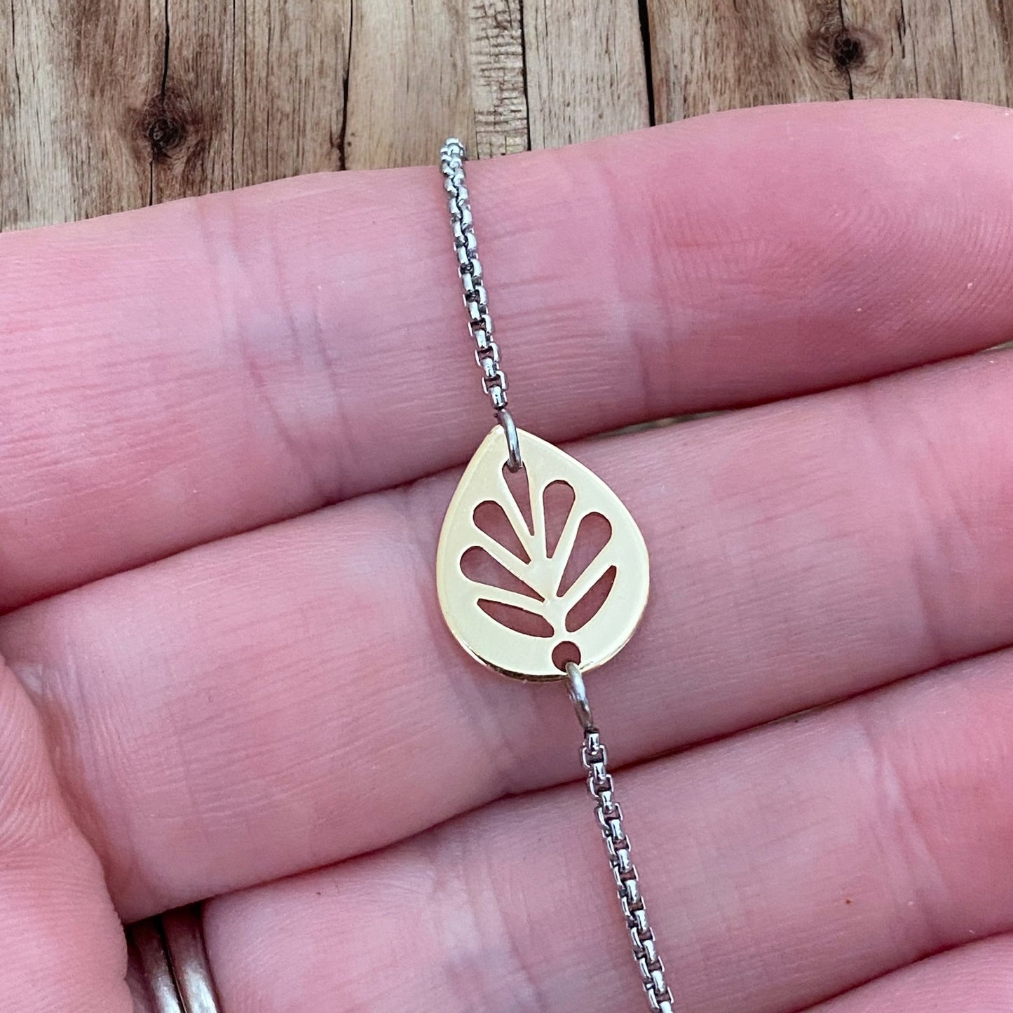 Adjustable Bracelet - The Cutest Leaf - Velora