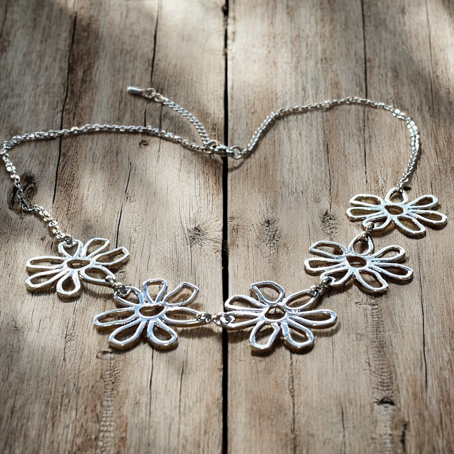 Daisy Flower Bib Necklace - Velora
