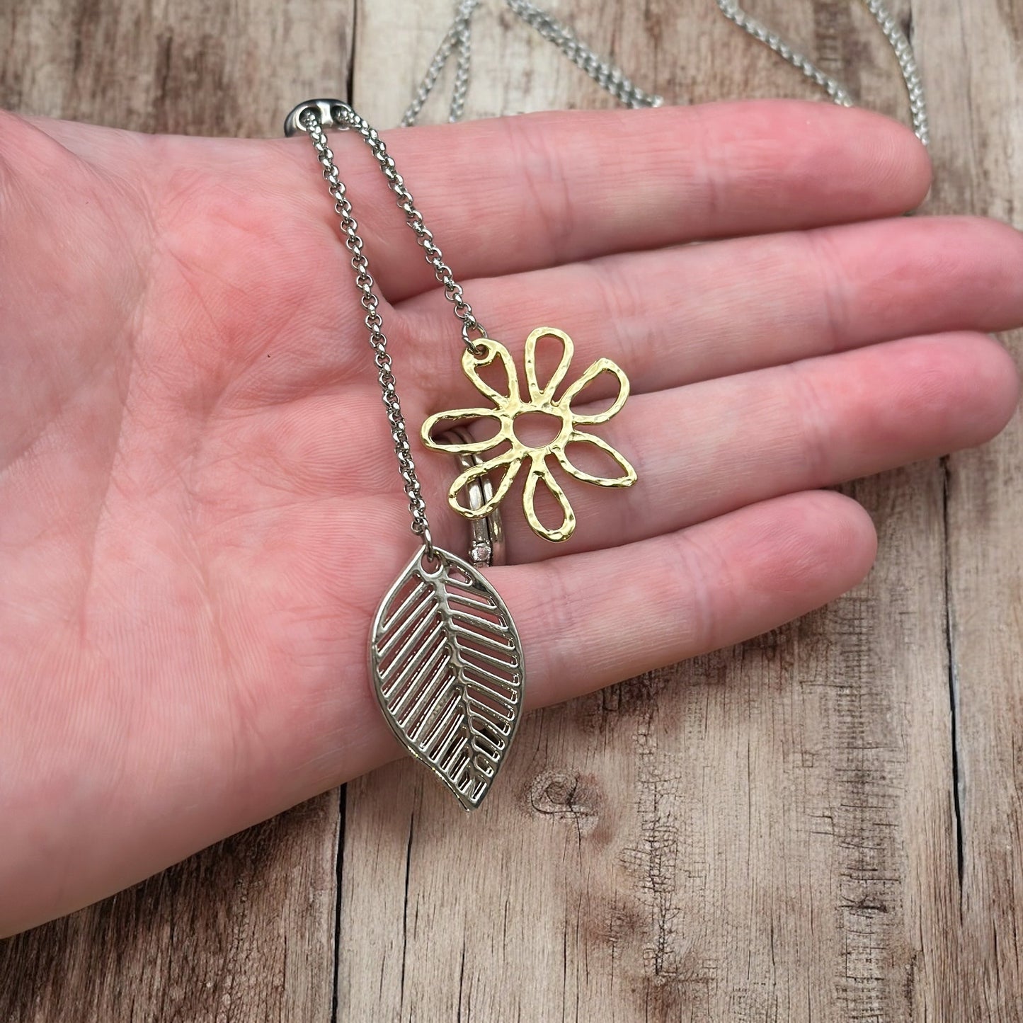 Flower & Leaf Necklace - Velora