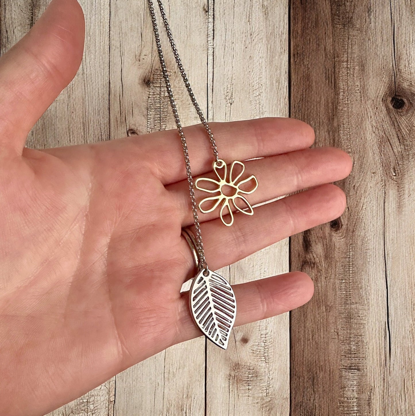 Flower & Leaf Necklace - Velora