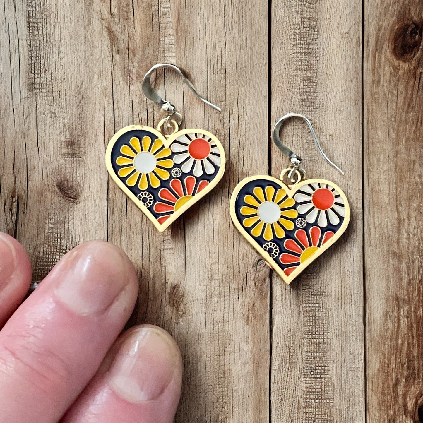 Retro Flower Power Earrings – Colorful Enamel Dangles, Hypoallergenic & Lightweight - Velora