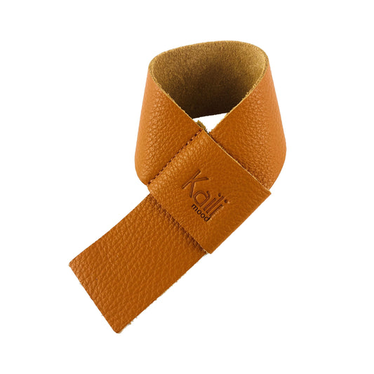 K0010LB | Salvagoccia per Bottiglia Made in Italy in Vera Pelle pieno fiore, grana dollaro - Colore Arancione. Dimensioni: cm 27 x 4 x 0,5. Confezione: Gift Box rigido fondo/coperchio - Velora Luxury Fashion