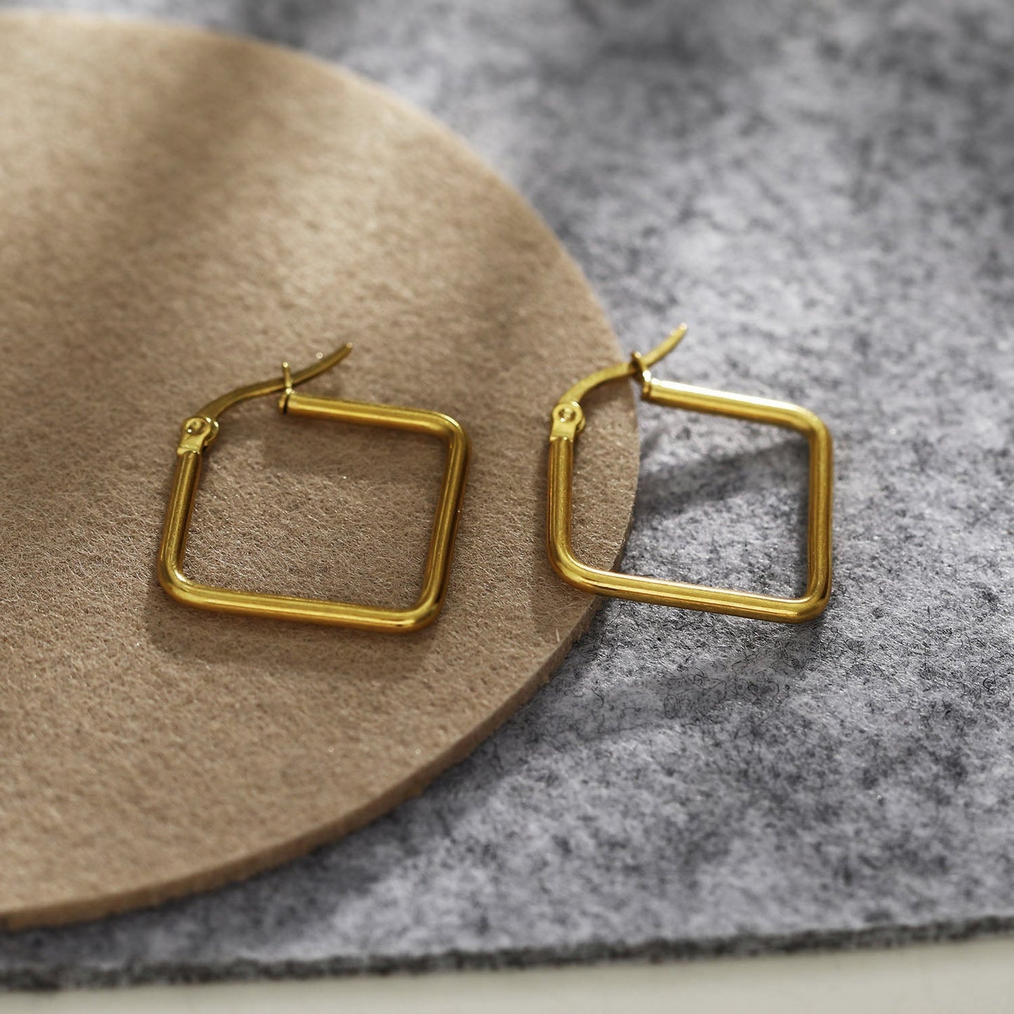 REILYNN Small Square Shaped Hoops. In Gold & Silver. - Velora