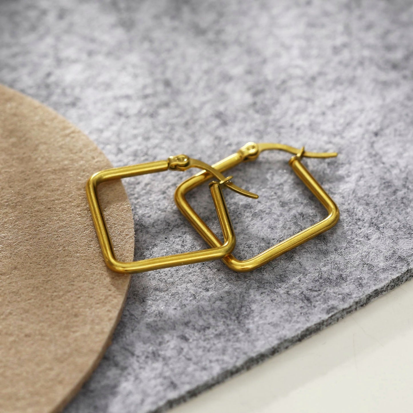 REILYNN Small Square Shaped Hoops. In Gold & Silver. - Velora
