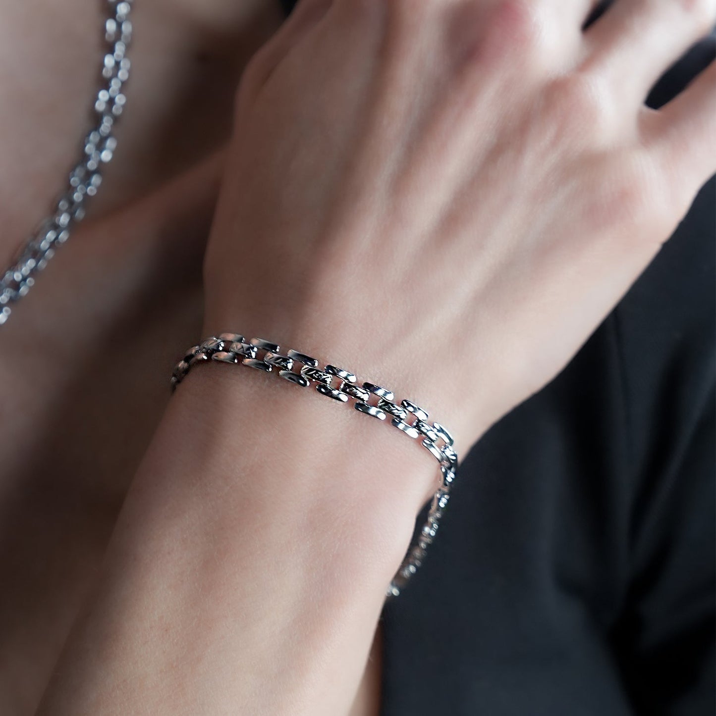 PROVINIA: Retro Watch Style Strap Bracelet in Silver - Velora