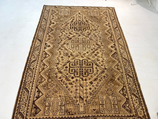 Persian Shiraz Rug | 5' 5” x 7' 11" - Velora Luxury Fashion