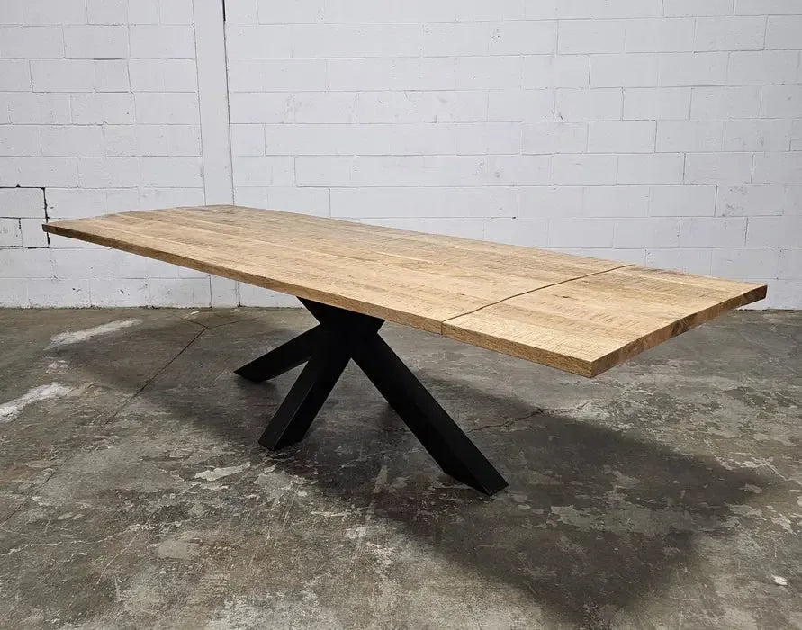 Table à diner patte Spider noir mat avec plateau en bois de manguier extensible