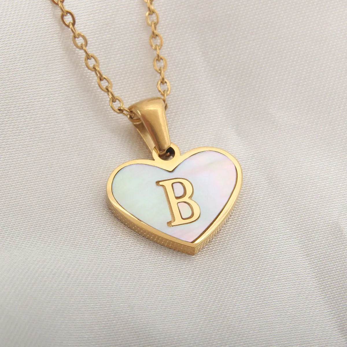 26 Letter Heart-shaped Necklace White Shell Love Clavicle Chain Fashion Personalized Necklace For Women Jewelry Valentine's Day - Velora
