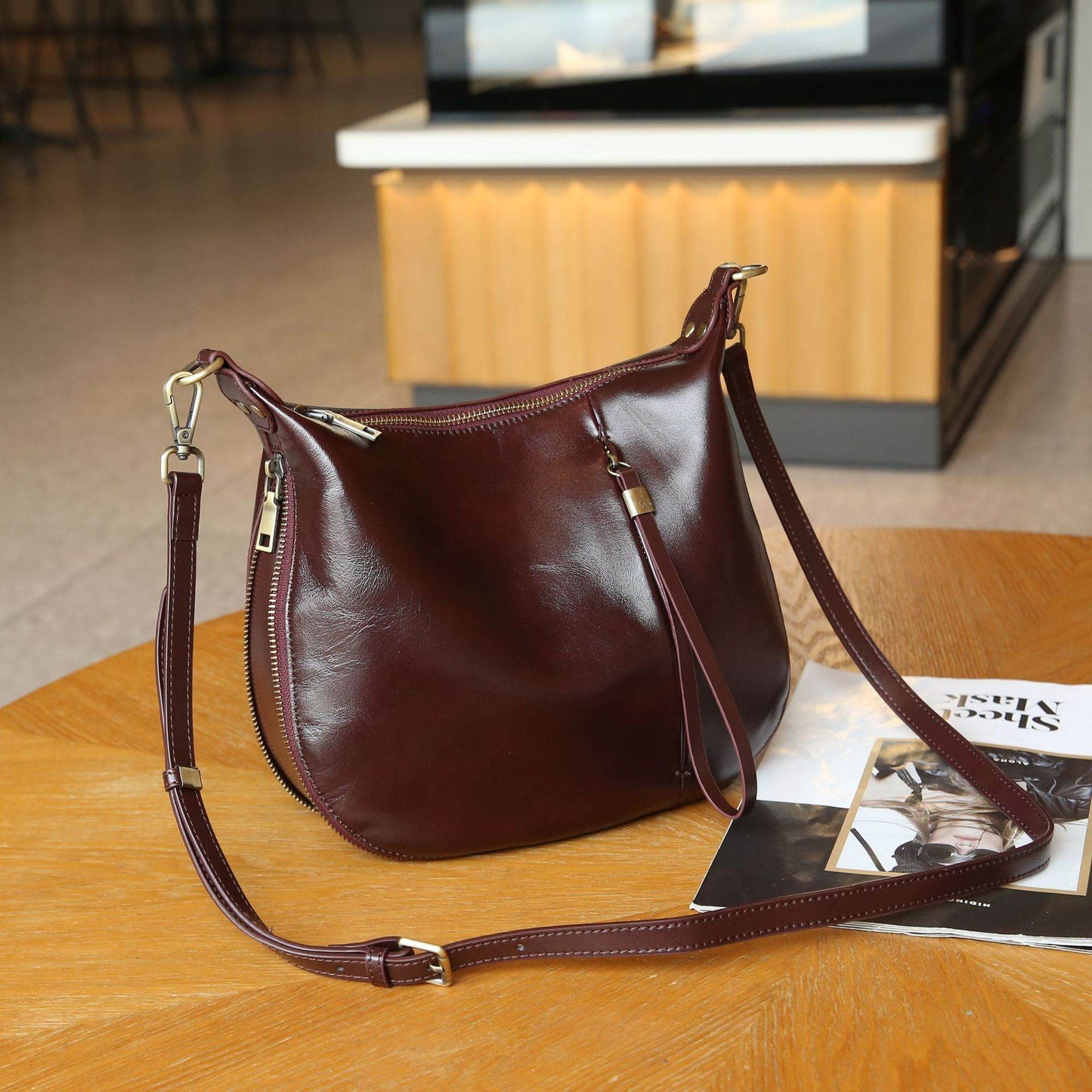 First Layer Cowhide Niche Shoulder Messenger Bag Simple - Velora