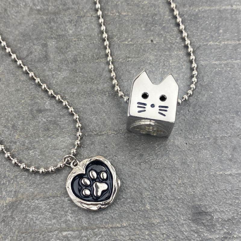 Cute Cartoon Cat Heart Drip Seal Necklace - Velora