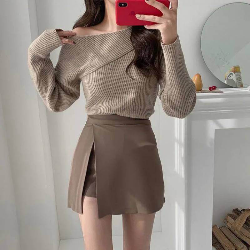 Elegant Hip Side Slit Mini Skirt for women - Velora