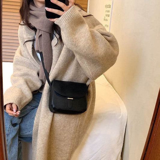 Retro Fashion Clamshell Simple Crossbody Bag - Velora