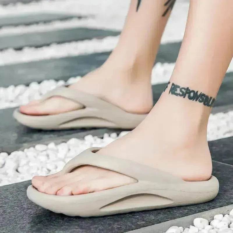 Flip-flops Men Wear Sandy Beach Platform Outside And Step On Shit - Velora