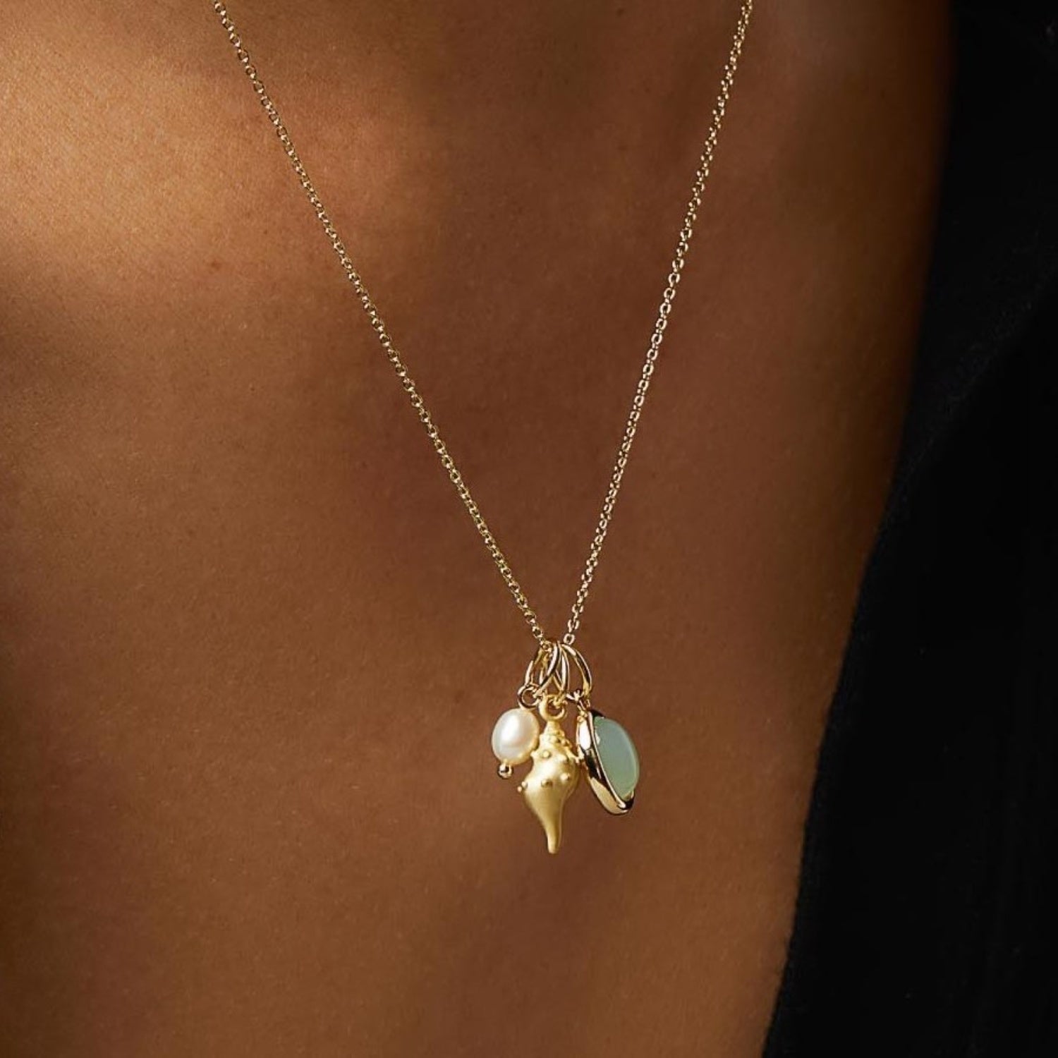 14K Gold-Plated Natural Crystal Conch Pendant Necklace - Velora Luxury Fashion