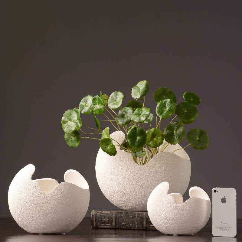 Simple white ceramic vase decoration - Velora