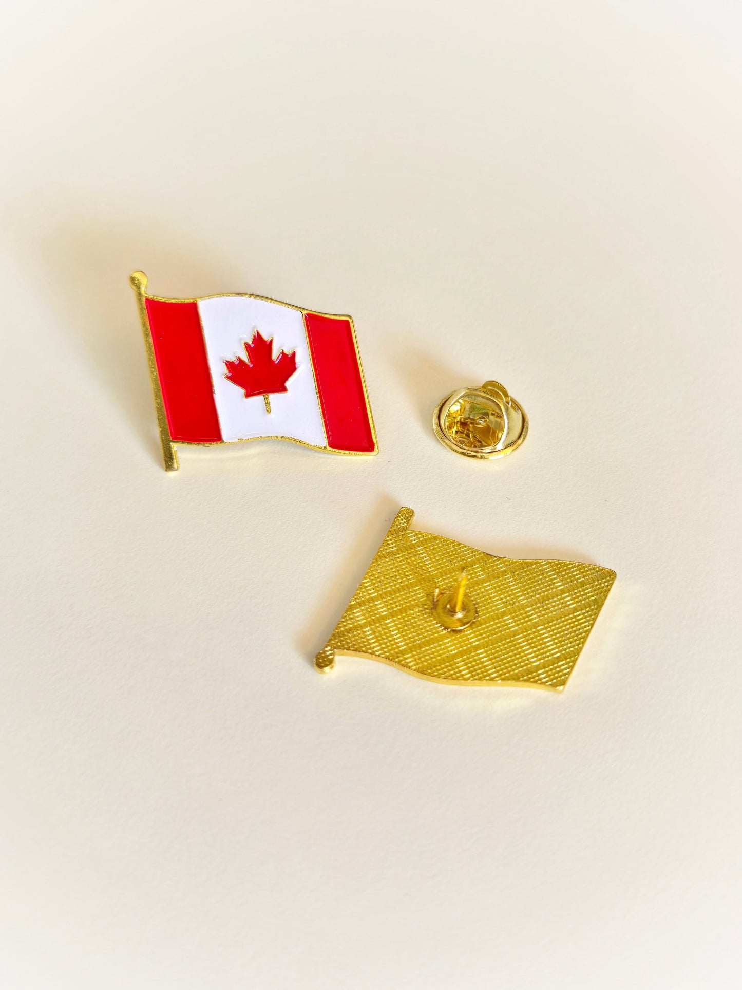Canada Flag Pin - Velora