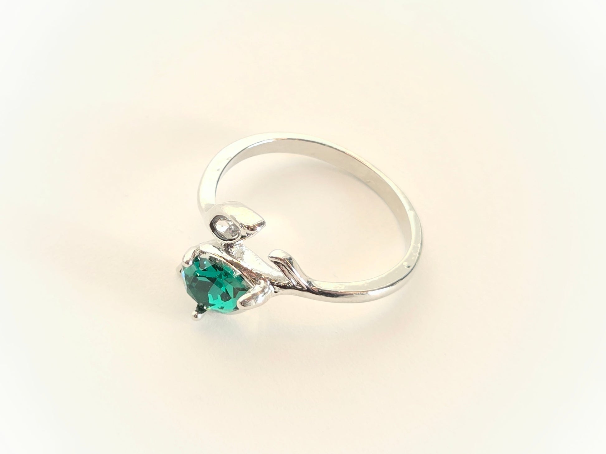 Emerald & Silver Leaf Ring | Size 9 - Velora