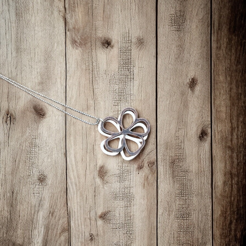Flower Pendant Necklace - Velora