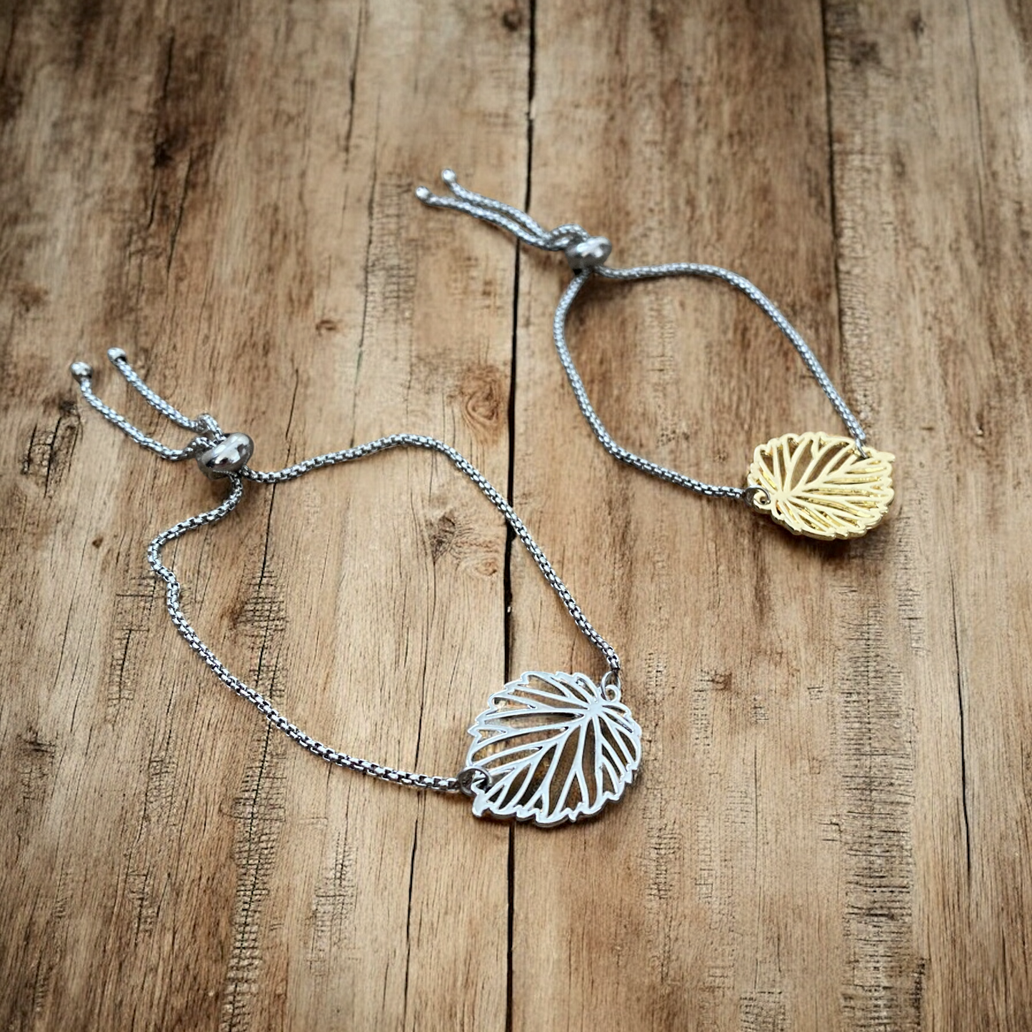 Adjustable Bracelet - Simple Leaf - Velora