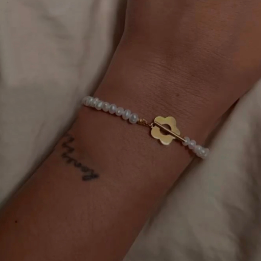 Daisy Pearl Bracelet