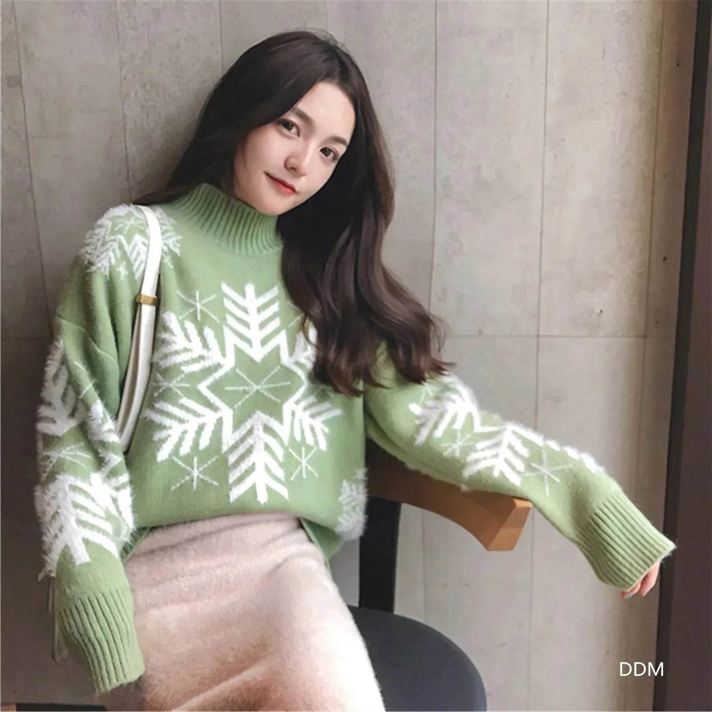 Snowflakes Crewneck Christmas Cashmere Sweater women - Velora