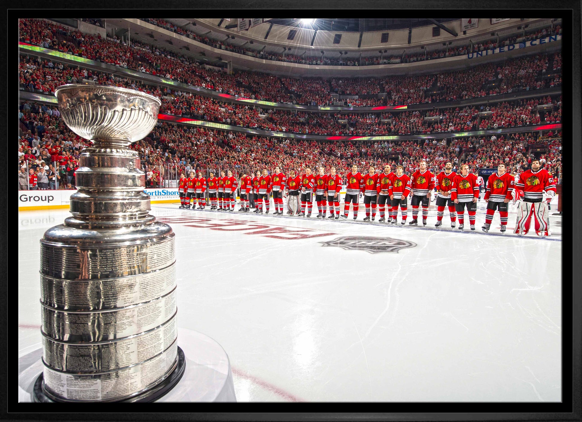 Chicago Blackhawks Framed 20x29 Stanley Cup In Foreground Canvas Frameworth Sports Marketing