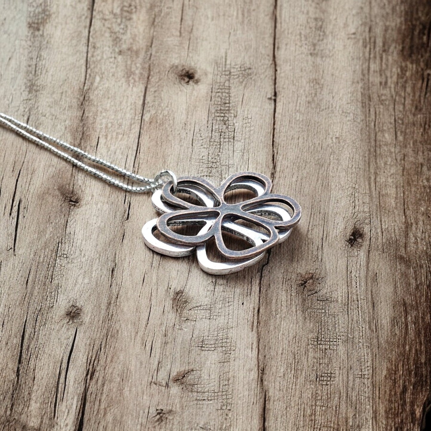 Flower Pendant Necklace - Velora