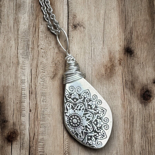 Wire Wrapped Mandala Necklace - Velora