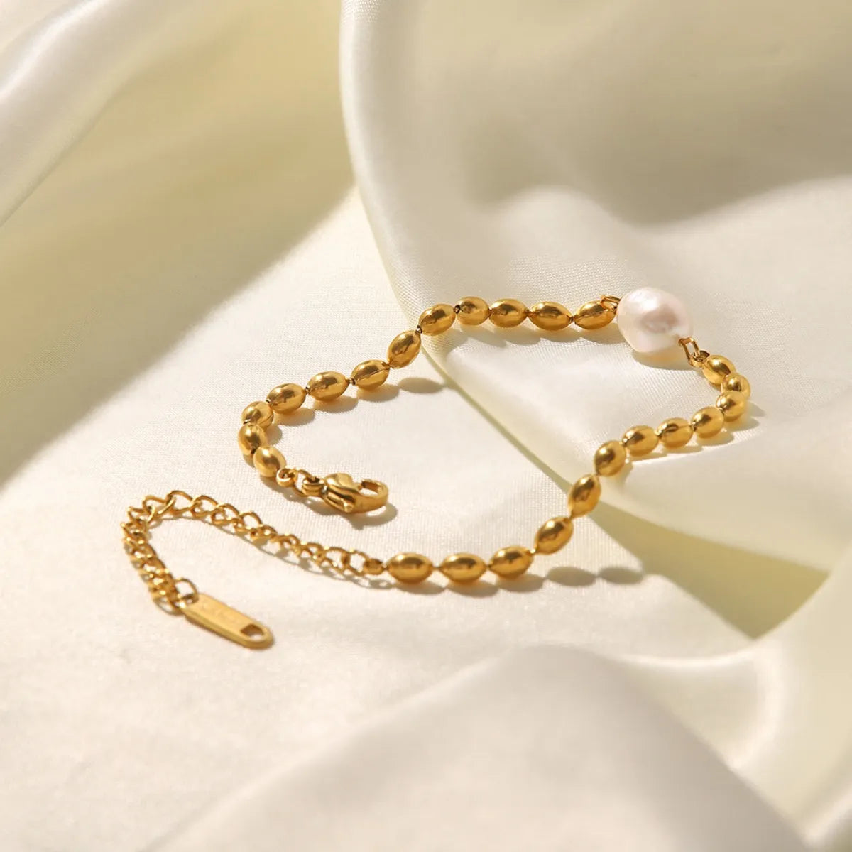 Pearl and Gold Chain Jewelry Set with Necklace and Bracelet - Velora