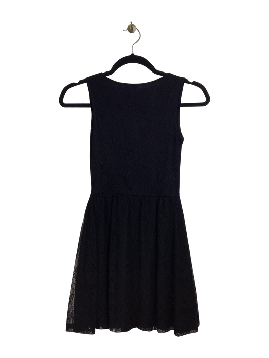 H&M Regular fit Shift Dress in Black - XS - Velora
