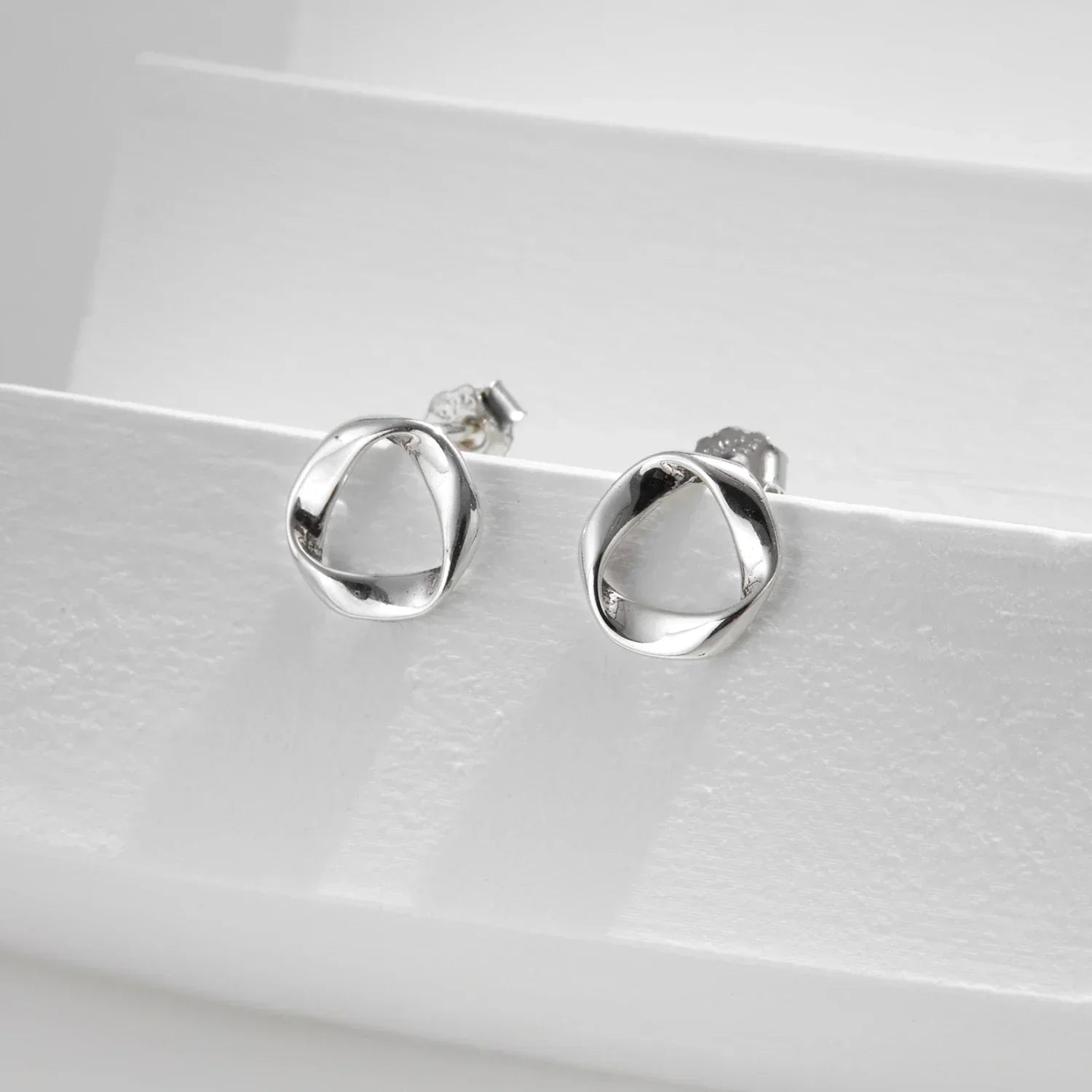 925 Sterling Silver Minimalist Wavy Stud Earrings - Women Fine Jewelry - Velora Luxury Fashion