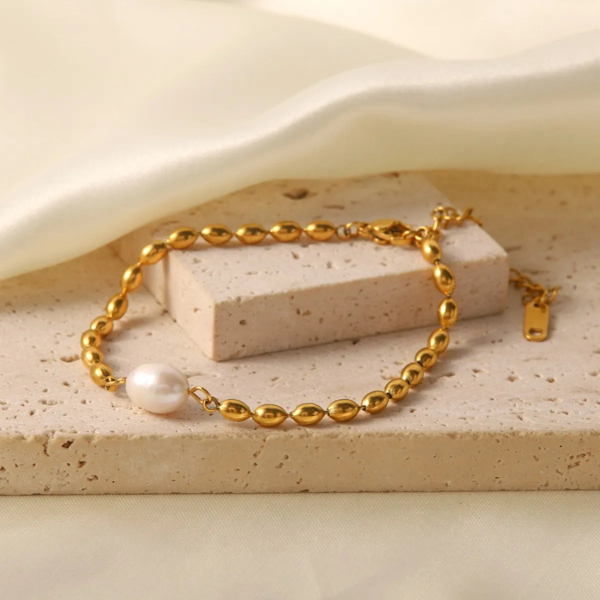 Pearl and Gold Chain Jewelry Set with Necklace and Bracelet - Velora