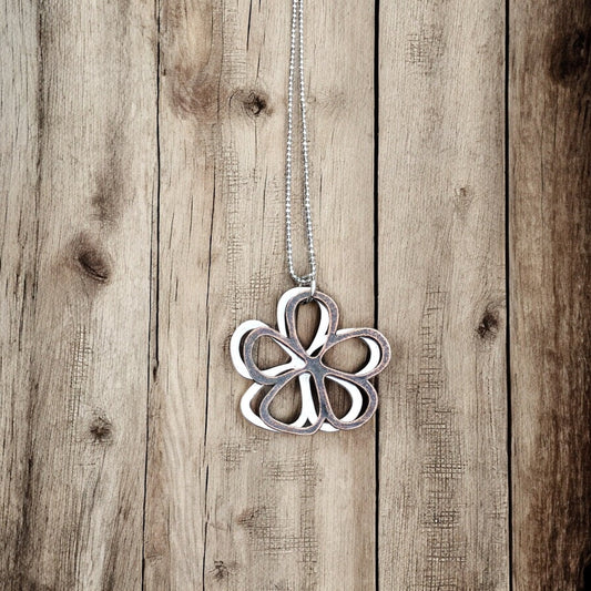 Flower Pendant Necklace - Velora